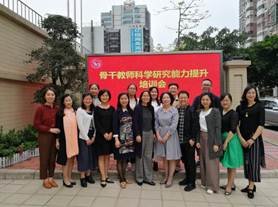 说明: 专家与学员合影
