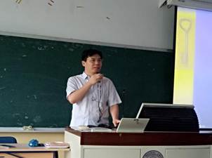 说明: E:\新建文件夹\内蒙幼儿园2班\“国培计划（2017）”——内蒙古自治区乡村幼儿园园长（第一期）培训项目全部总结文档\5—培训过程照片\专家讲座照片\QQ图片20180614163643_看图王.jpgQQ图片20180614163643_看图王